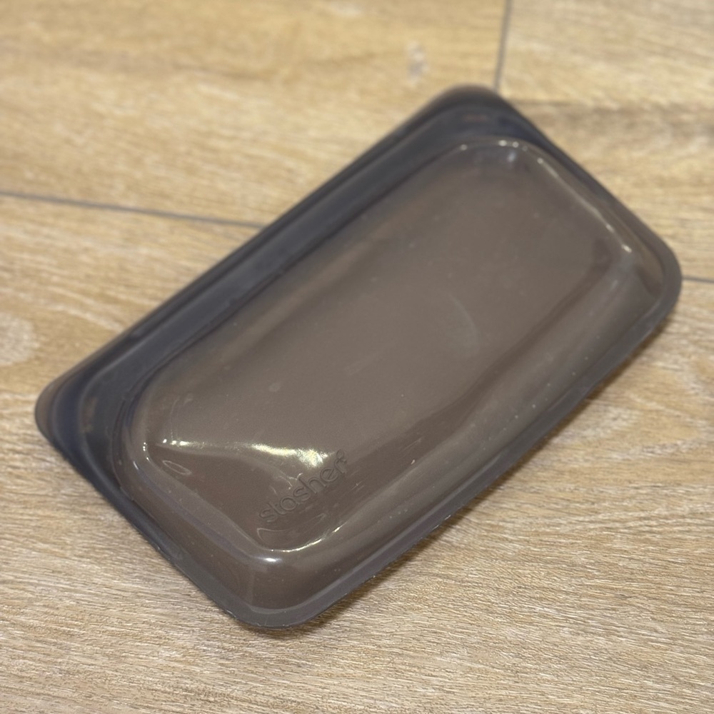 STASHER - Black Silicone Snack Bag